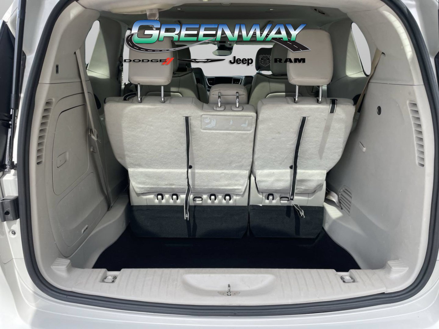 Used 2017 Chrysler Pacifica Platinum FWD image 8