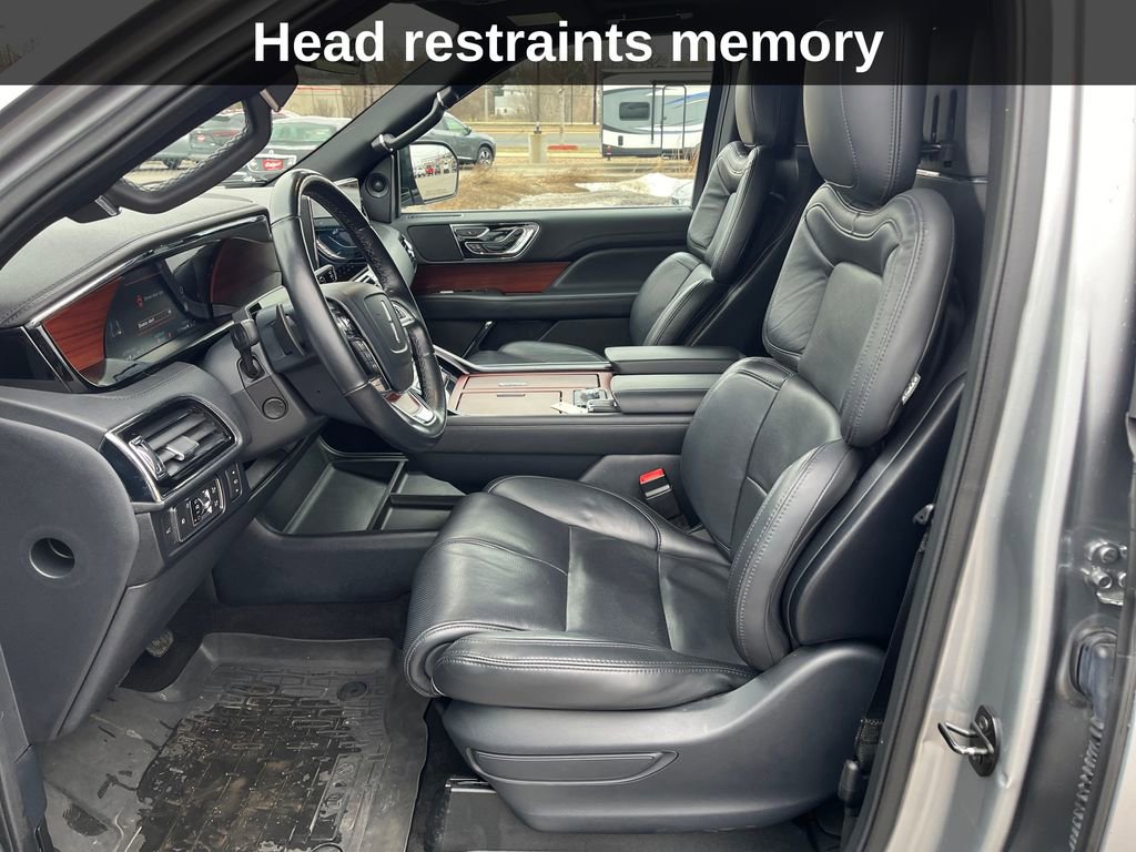Used 2022 Lincoln Navigator Reserve image 12