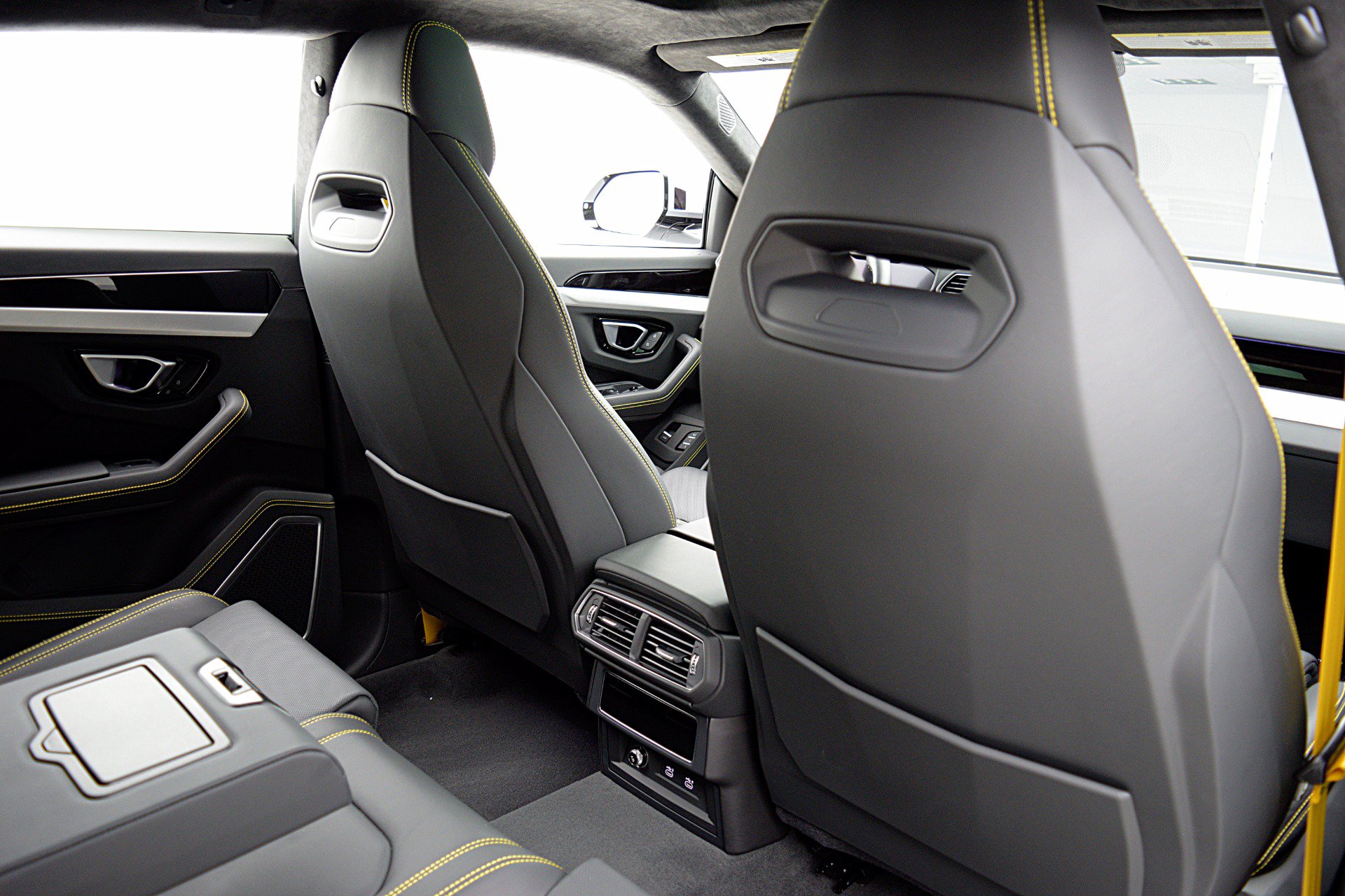 Used 2023 Lamborghini Urus S AWD/4WD image 36