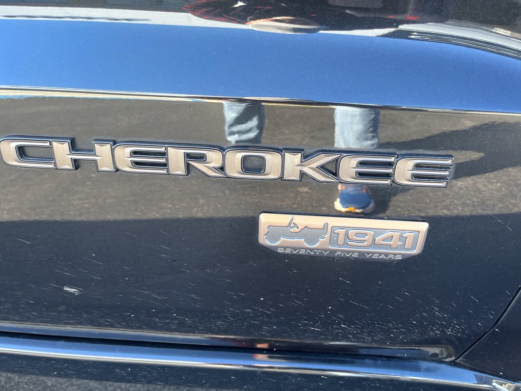 Used 2016 Jeep Grand Cherokee Limited 75th Anniversary image 39