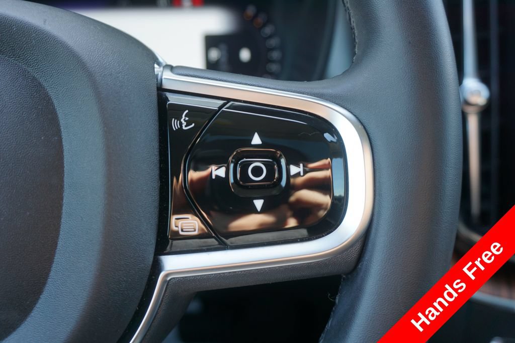 Used 2024 Volvo XC60 B5 Plus AWD/4WD image 4