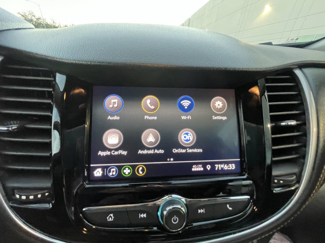 Used 2022 Chevrolet Trax LT w/ LT Convenience Package image 21