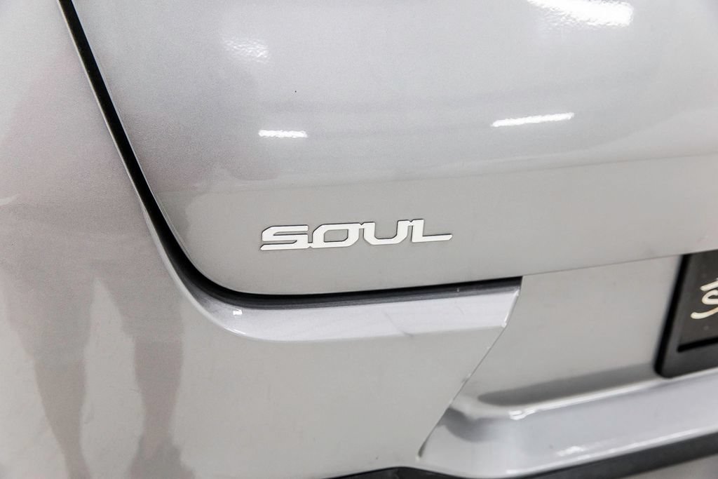Used 2023 Kia Soul LX FWD image 5