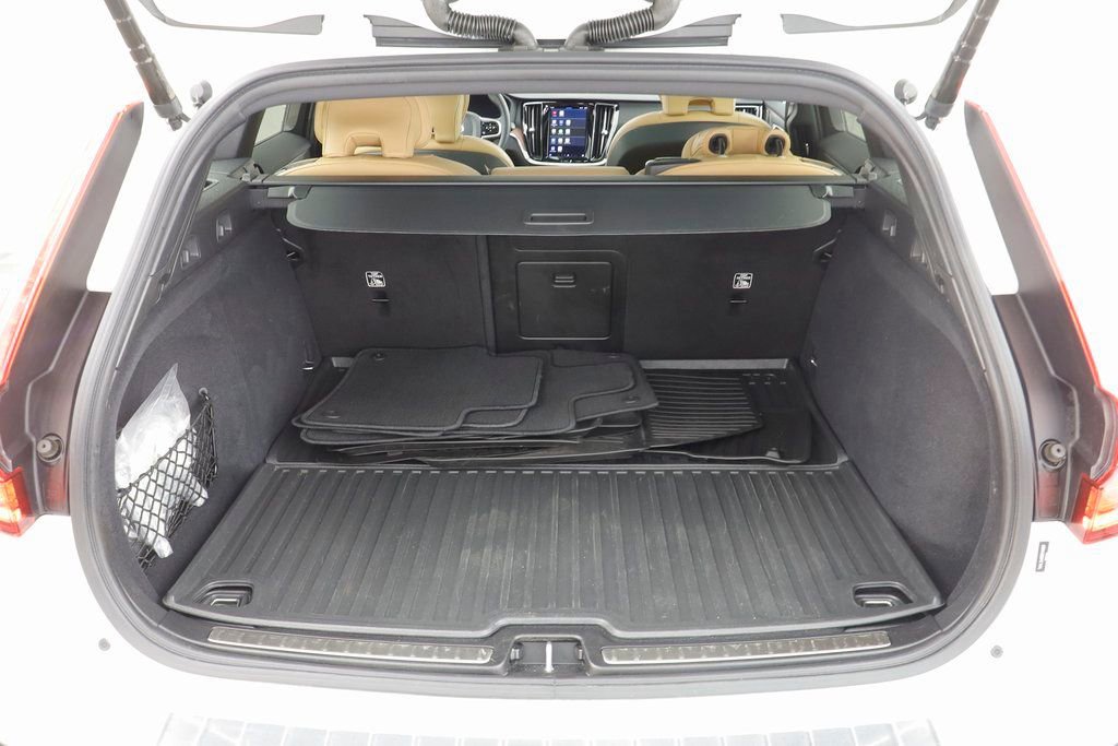 Used 2024 Volvo V60 B5 Cross Country Ultimate image 19