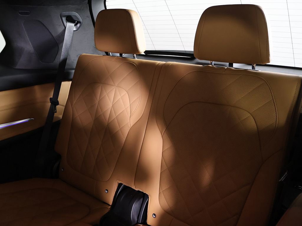 Used 2024 BMW X7 xDrive40i w/ M Sport Package image 38