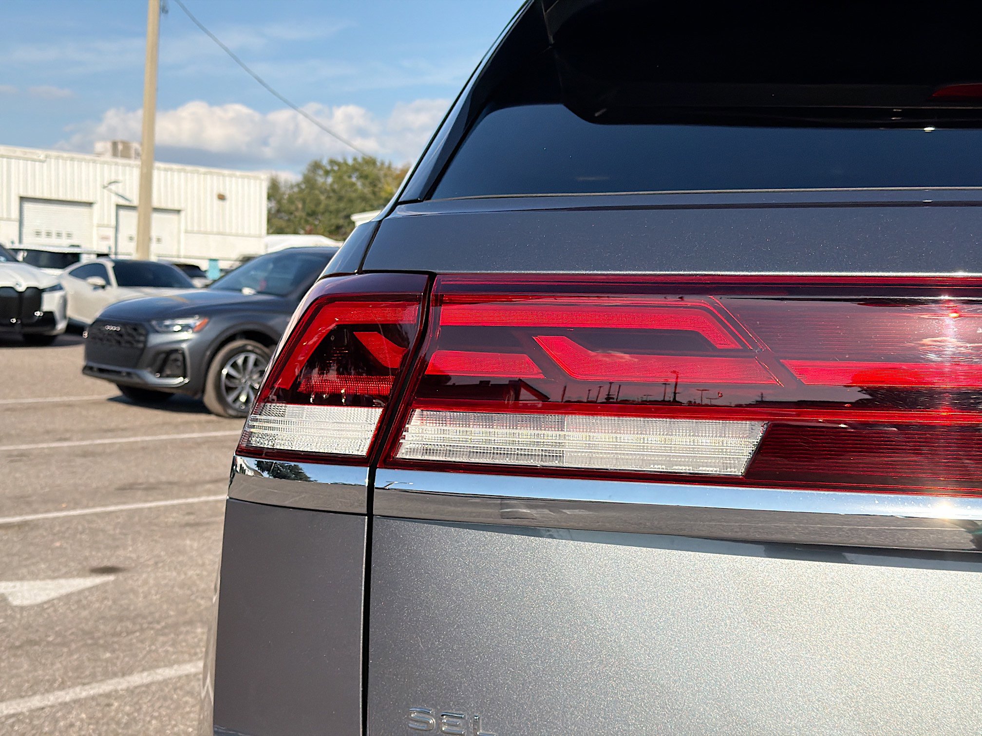 Used 2024 Volkswagen Atlas Cross Sport SEL Premium R-Line image 10