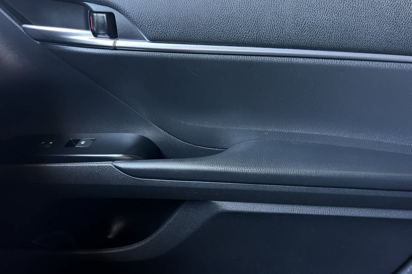 Used 2019 Toyota Camry SE FWD image 19