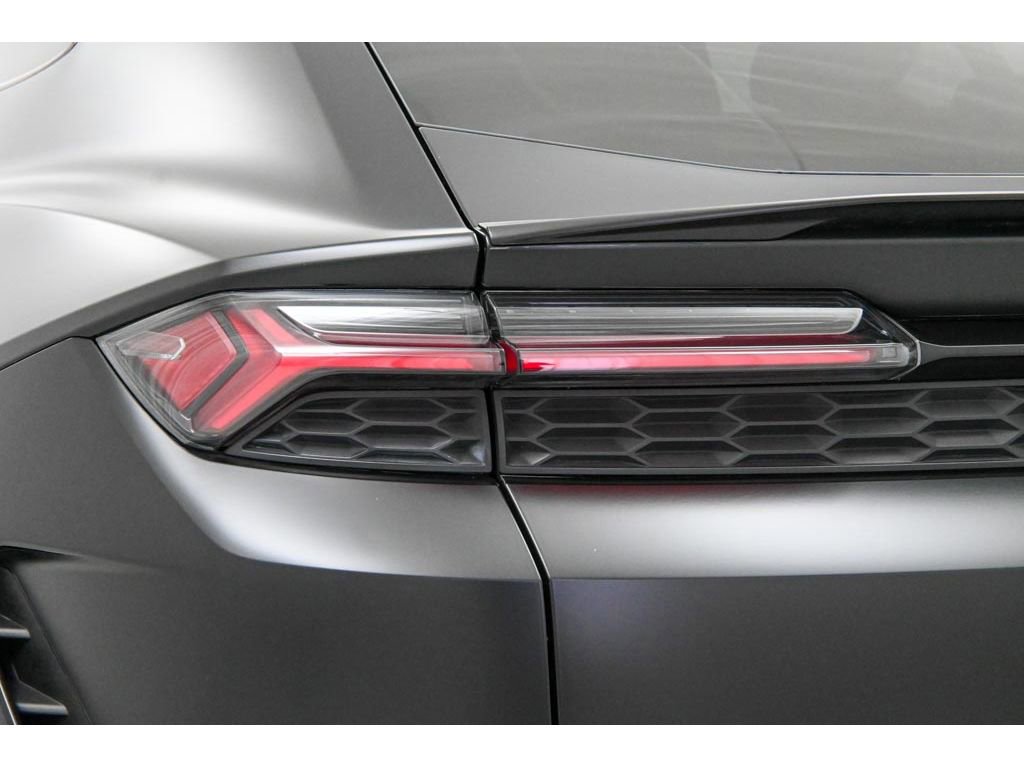Used 2025 Lamborghini Urus SE image 40