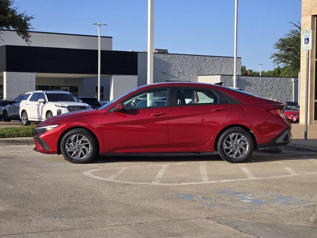 Certified 2025 Hyundai Elantra Hybrid FWD image 4