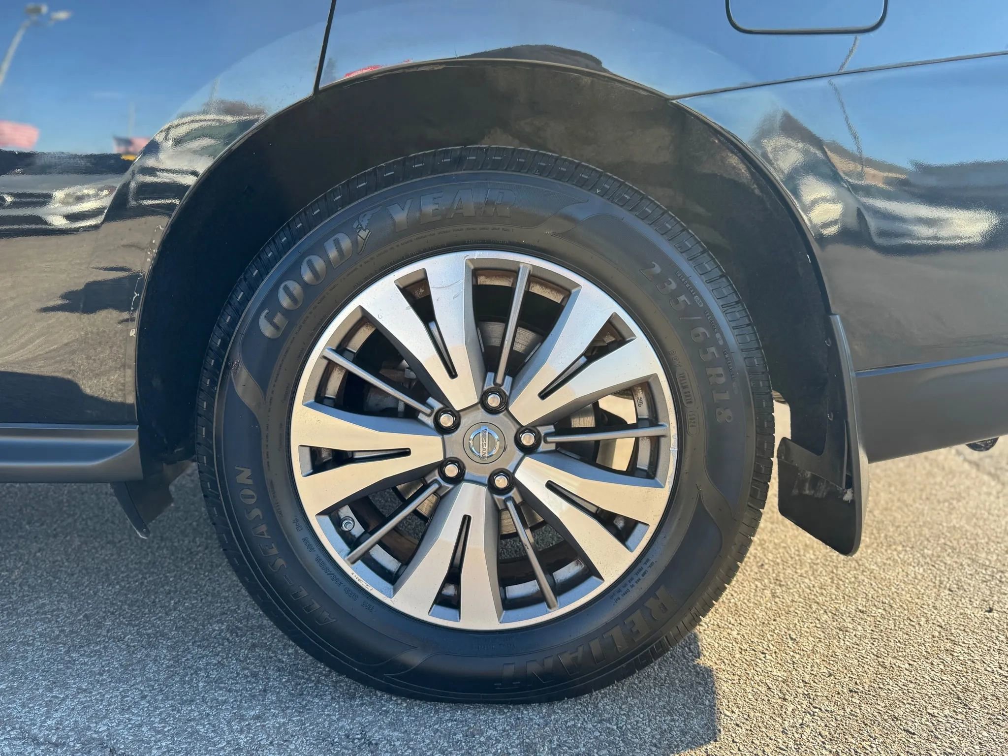 Used 2017 Nissan Pathfinder SV image 29