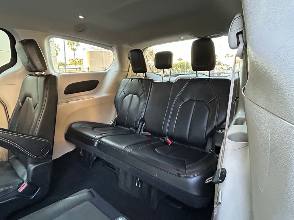 Certified 2023 Chrysler Pacifica Touring-L FWD image 43