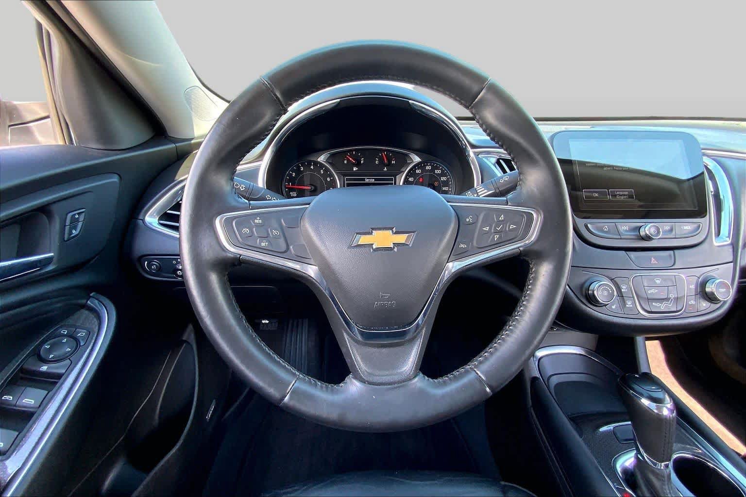 Used 2017 Chevrolet Malibu LT w/ Leather Package FWD image 6
