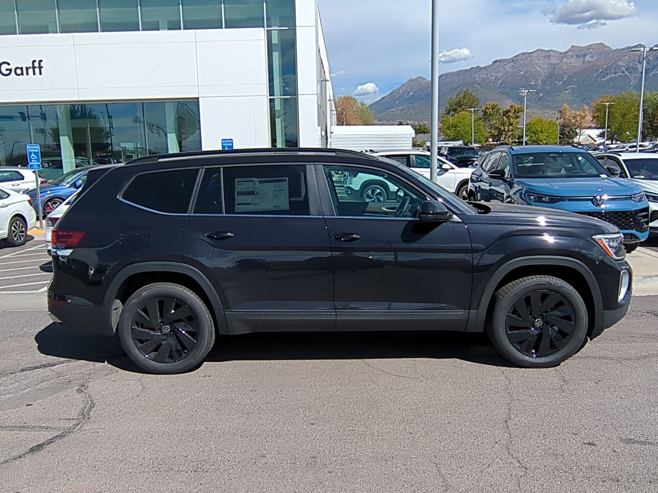 New 2026 Volkswagen Atlas SE image 2