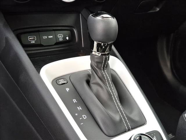 Certified 2024 Hyundai Venue Limited FWD image 14