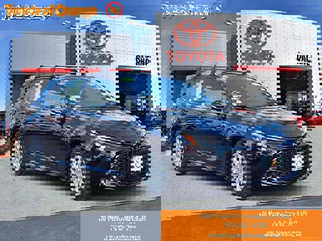 Used 2025 Toyota Corolla SE w/ SE Package image 1
