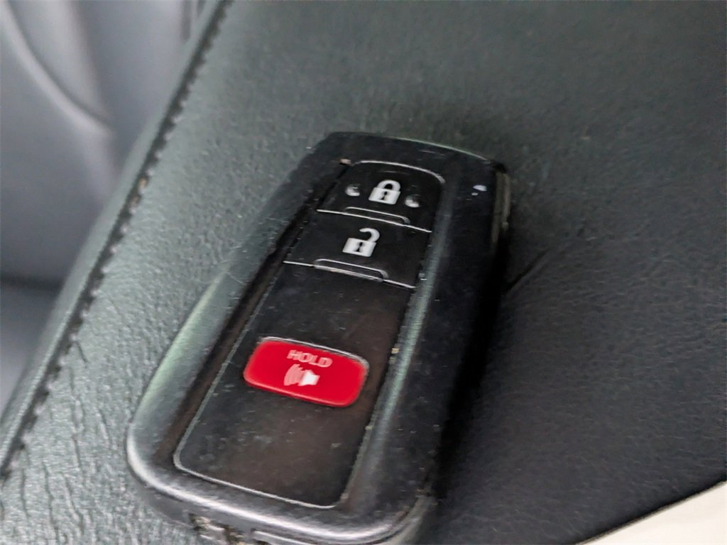 Used 2021 Toyota Prius XLE image 41