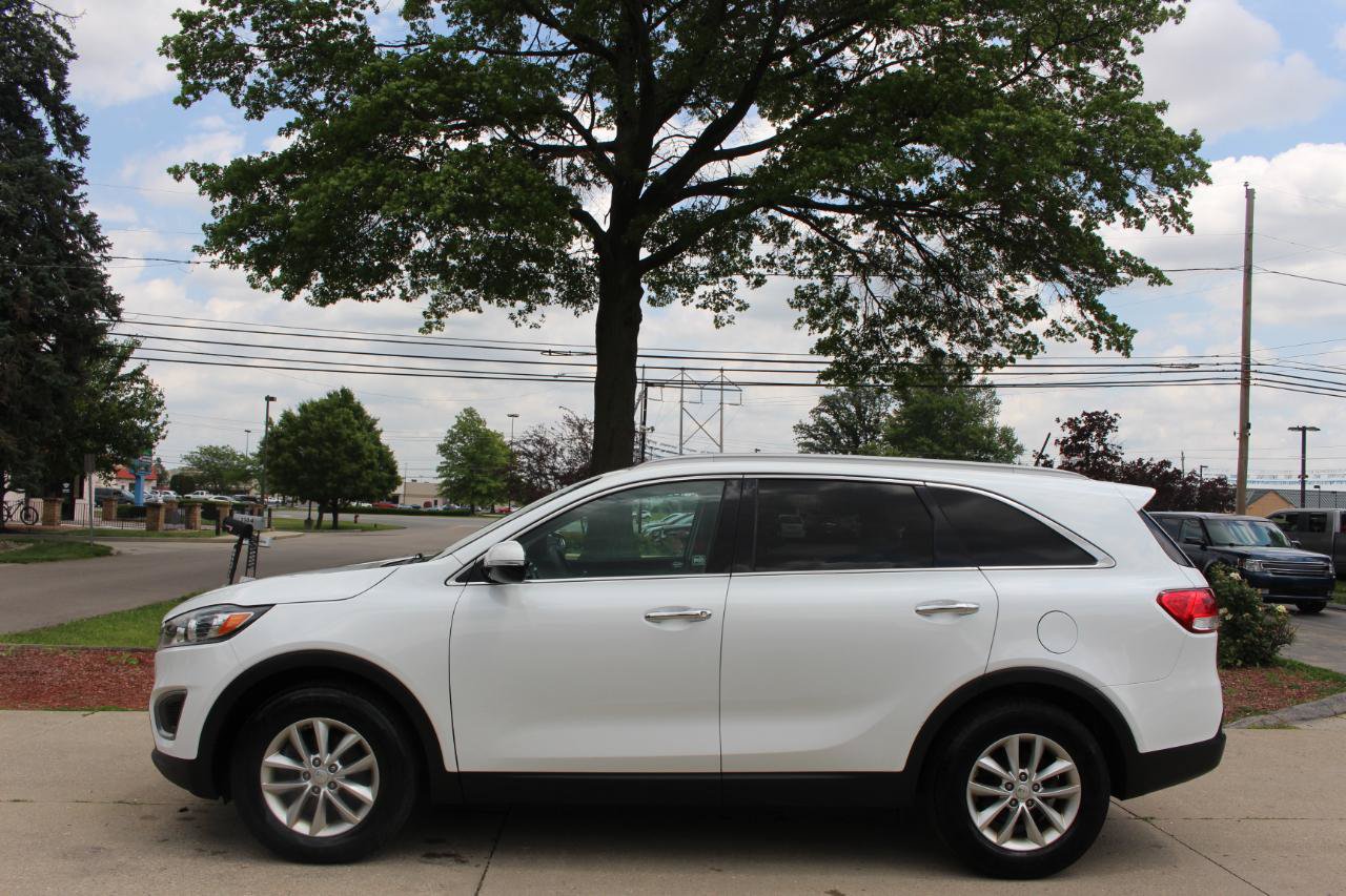 Used 2017 Kia Sorento FWD image 6