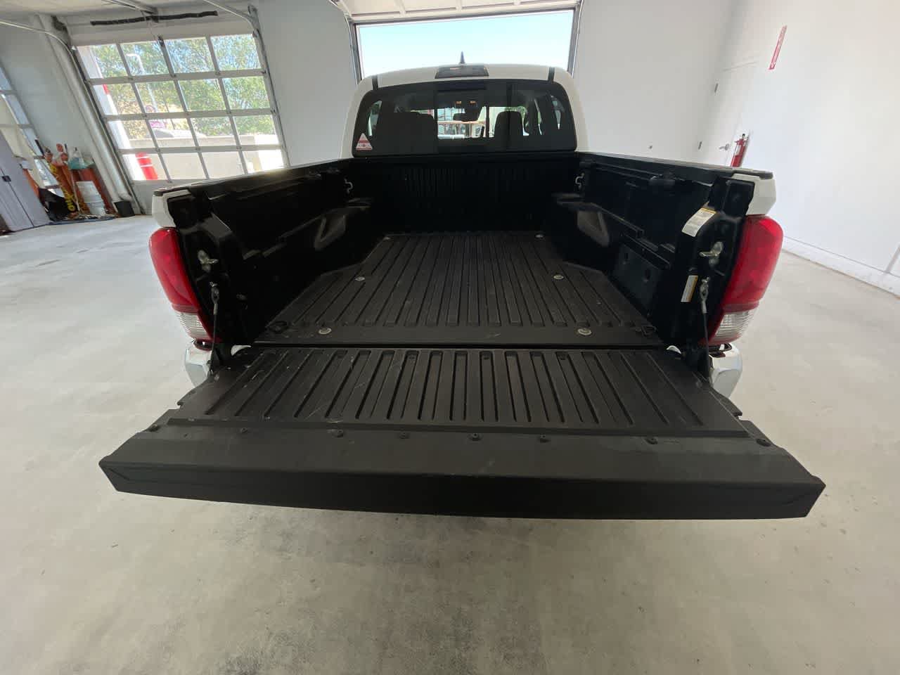 Used 2019 Toyota Tacoma SR5 AWD/4WD image 22