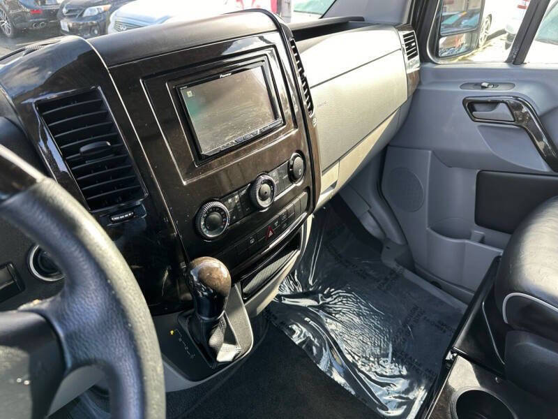 Used 2014 Mercedes-Benz Sprinter 2500 image 20