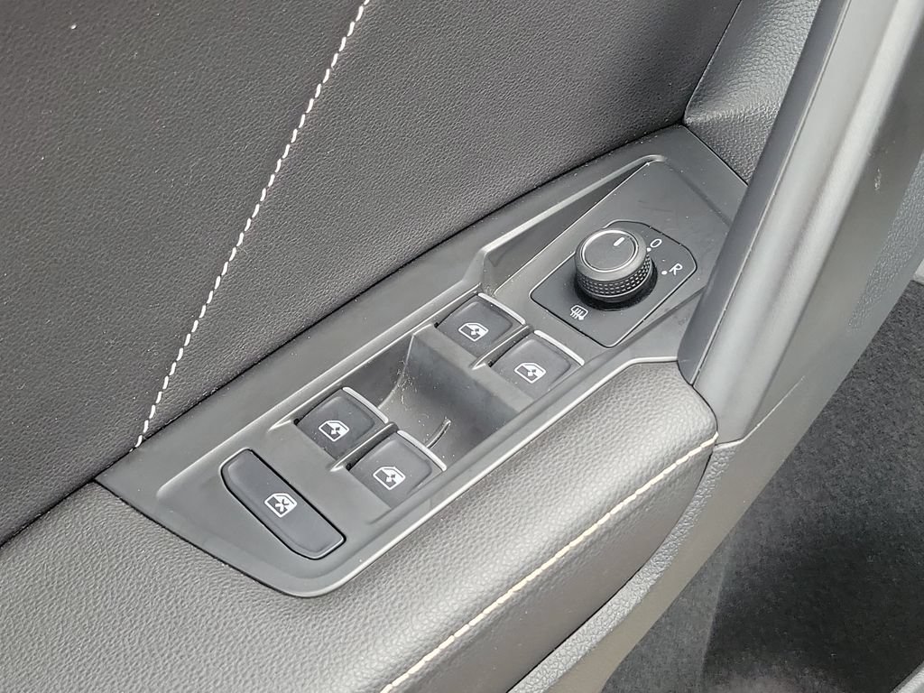 Certified 2023 Volkswagen Tiguan SE R-Line FWD image 28