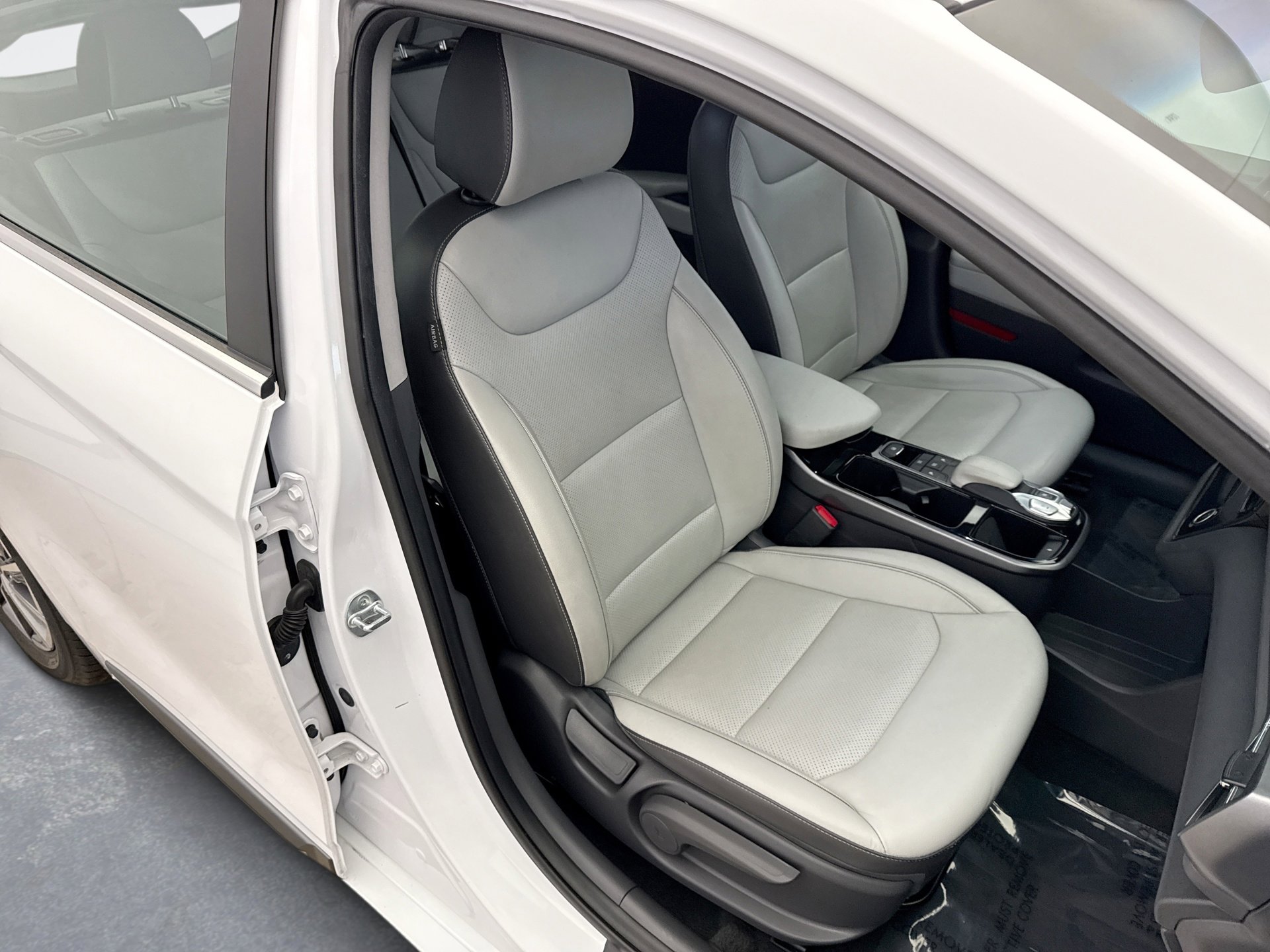 Used 2021 Hyundai Ioniq Limited image 16