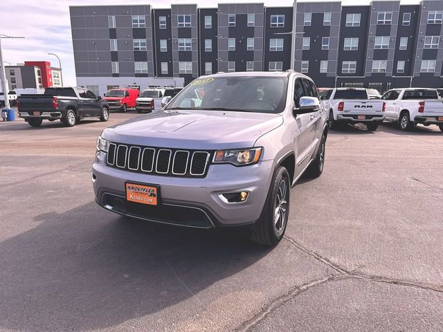 Used 2017 Jeep Grand Cherokee Limited image 1