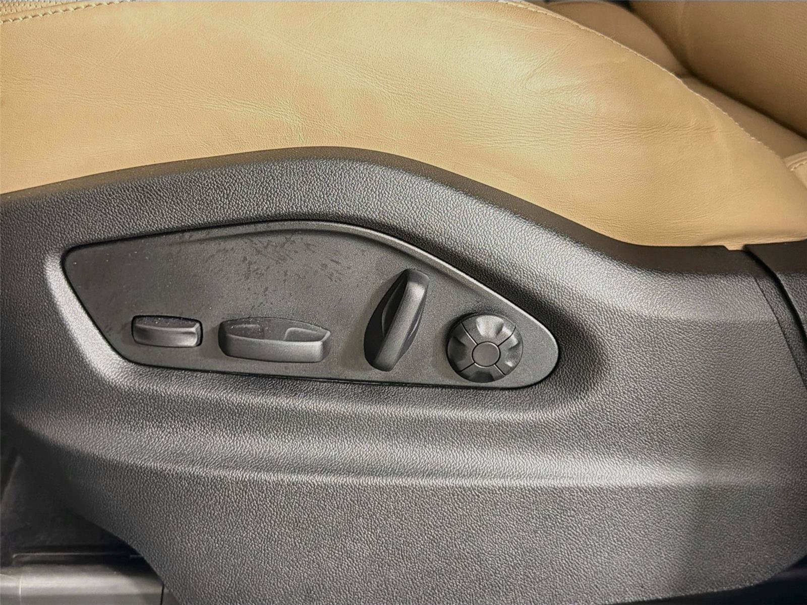 Certified 2025 Porsche Cayenne Turbo AWD/4WD image 31