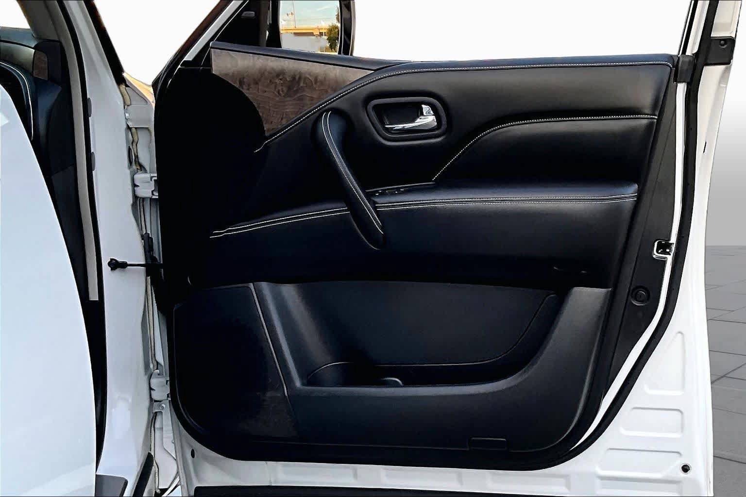 Used 2022 INFINITI QX80 Premium Select w/ Cargo Package RWD image 23