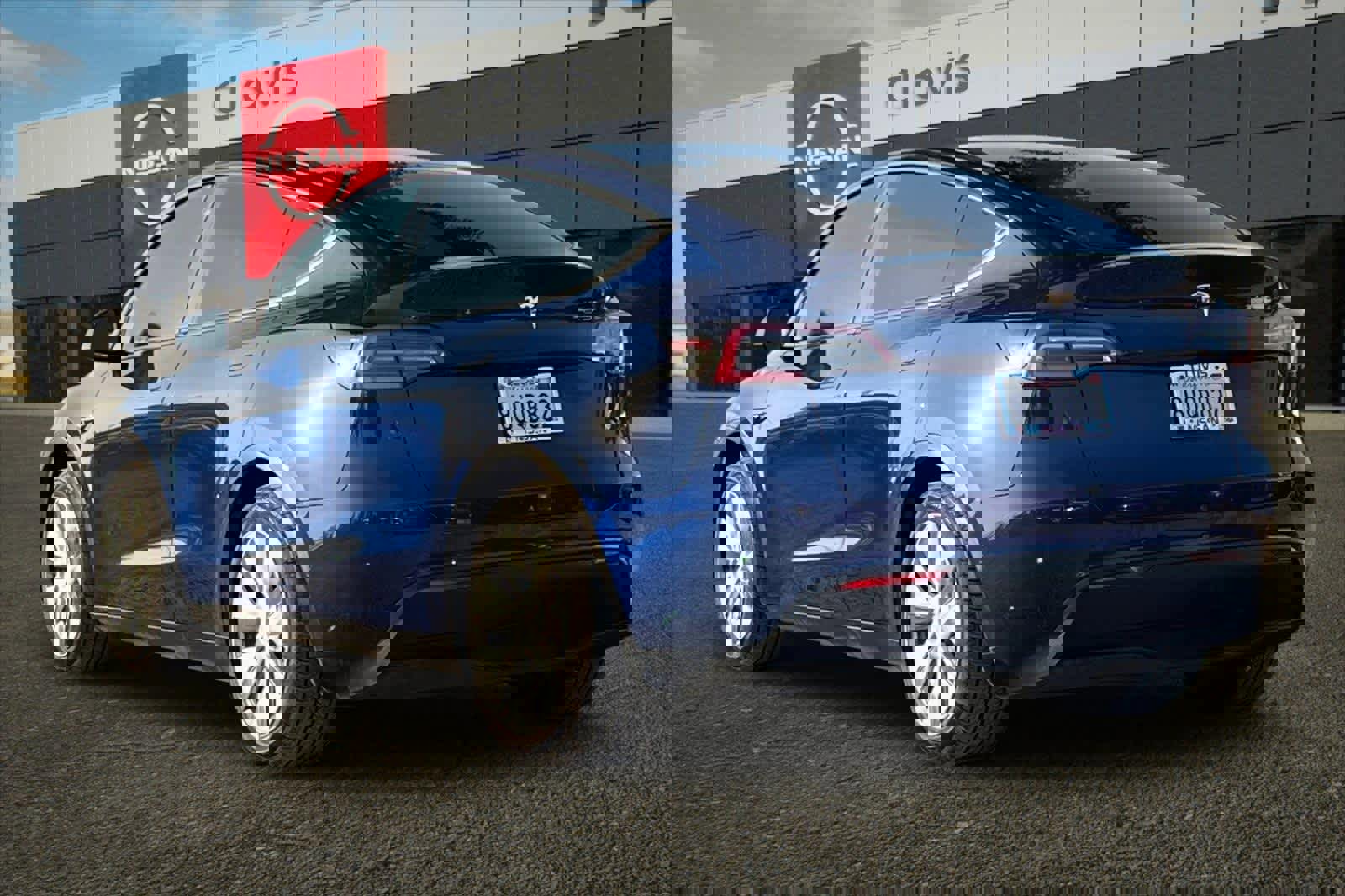 Used 2021 Tesla Model Y Standard Range image 7