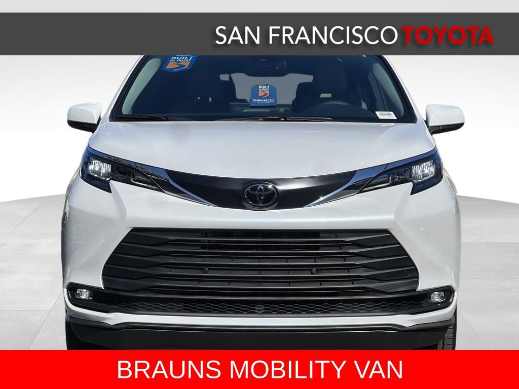 Used 2026 Toyota Sienna XLE FWD image 8