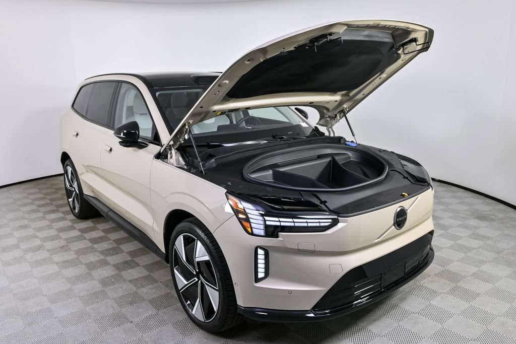 Certified 2025 Volvo EX90 Ultra AWD/4WD image 38