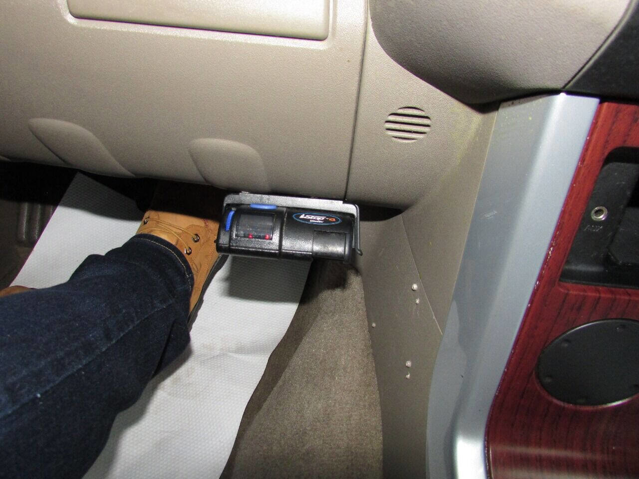 Used 2010 Nissan Pathfinder LE image 17