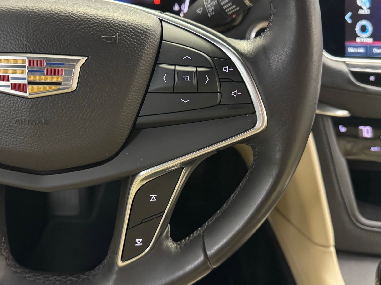 Used 2017 Cadillac XT5 Luxury w/ Driver Awareness Package image 23