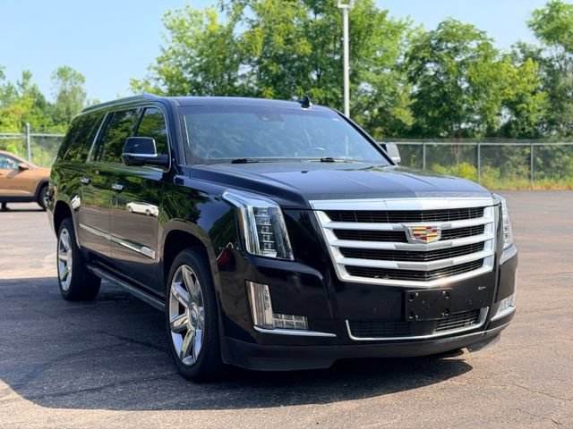 Used 2018 Cadillac Escalade ESV Premium Luxury AWD/4WD image 4