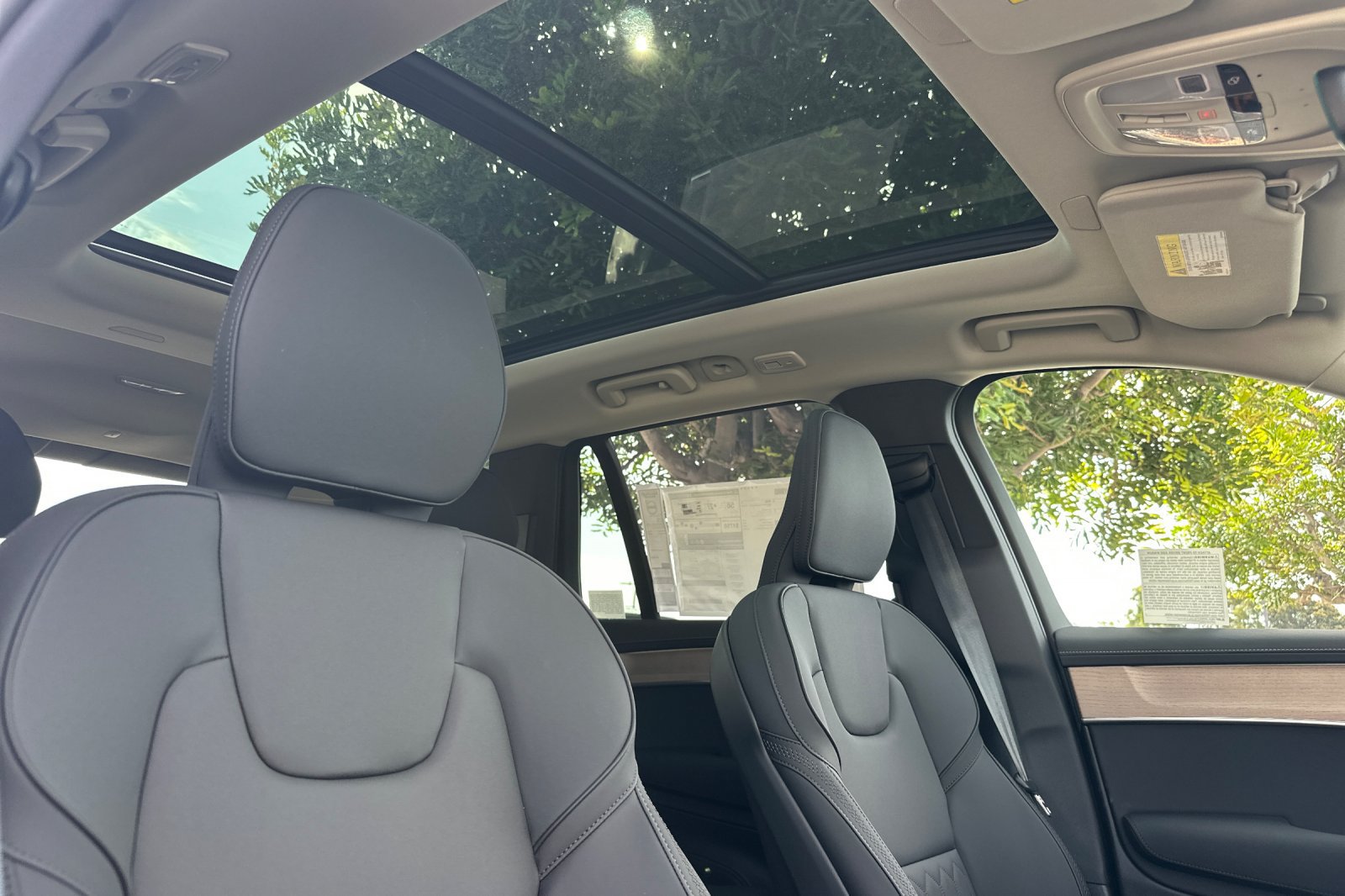 New 2026 Volvo XC90 T8 Plus w/ Protection Package AWD/4WD image 13