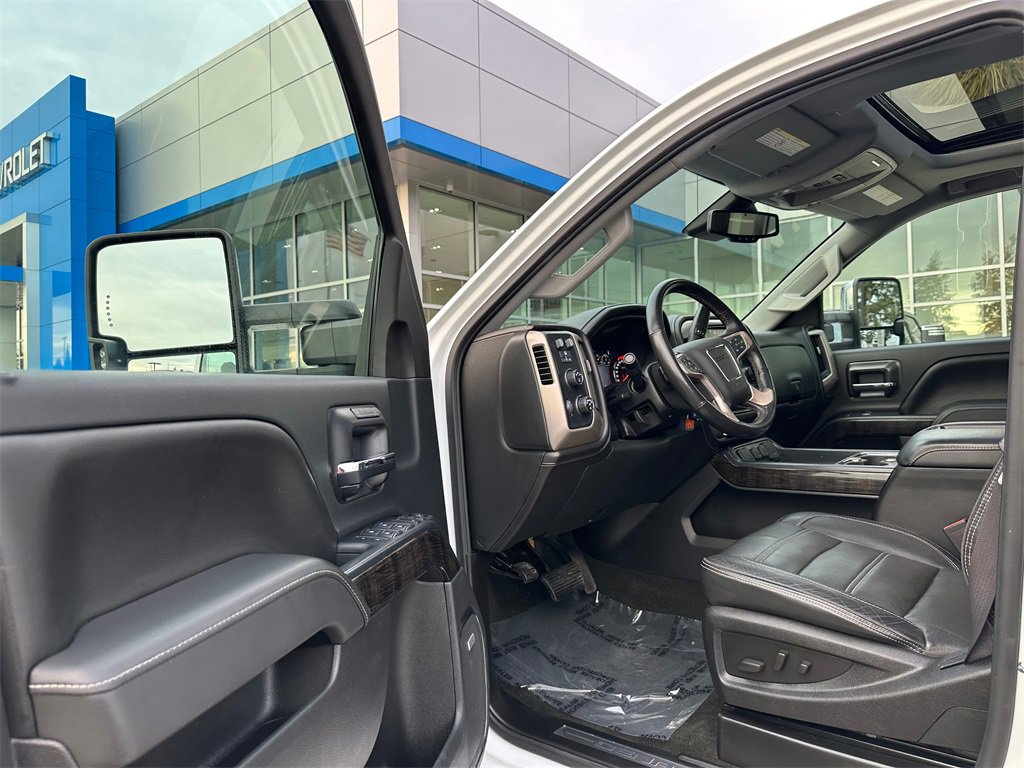 Used 2015 GMC Sierra 3500 Denali w/ Duramax Plus Package image 21