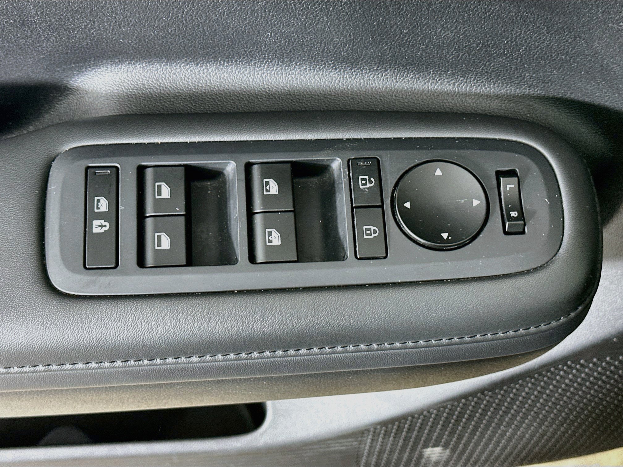Used 2025 Hyundai Santa Fe SEL AWD/4WD image 15