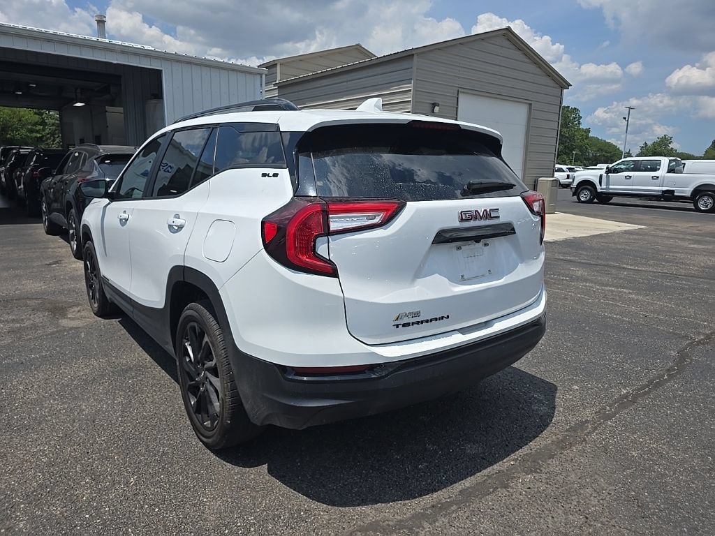 Used 2024 GMC Terrain SLE w/ Driver Convenience Package FWD image 3