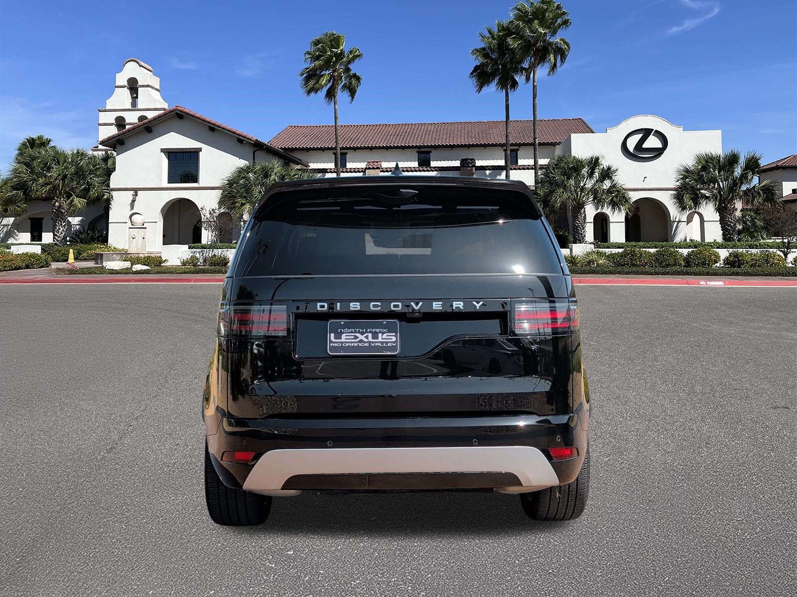 Used 2025 Land Rover Discovery Metropolitan Edition AWD/4WD image 3