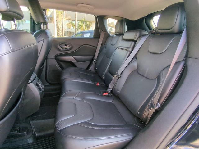 Used 2019 Jeep Cherokee Limited image 16