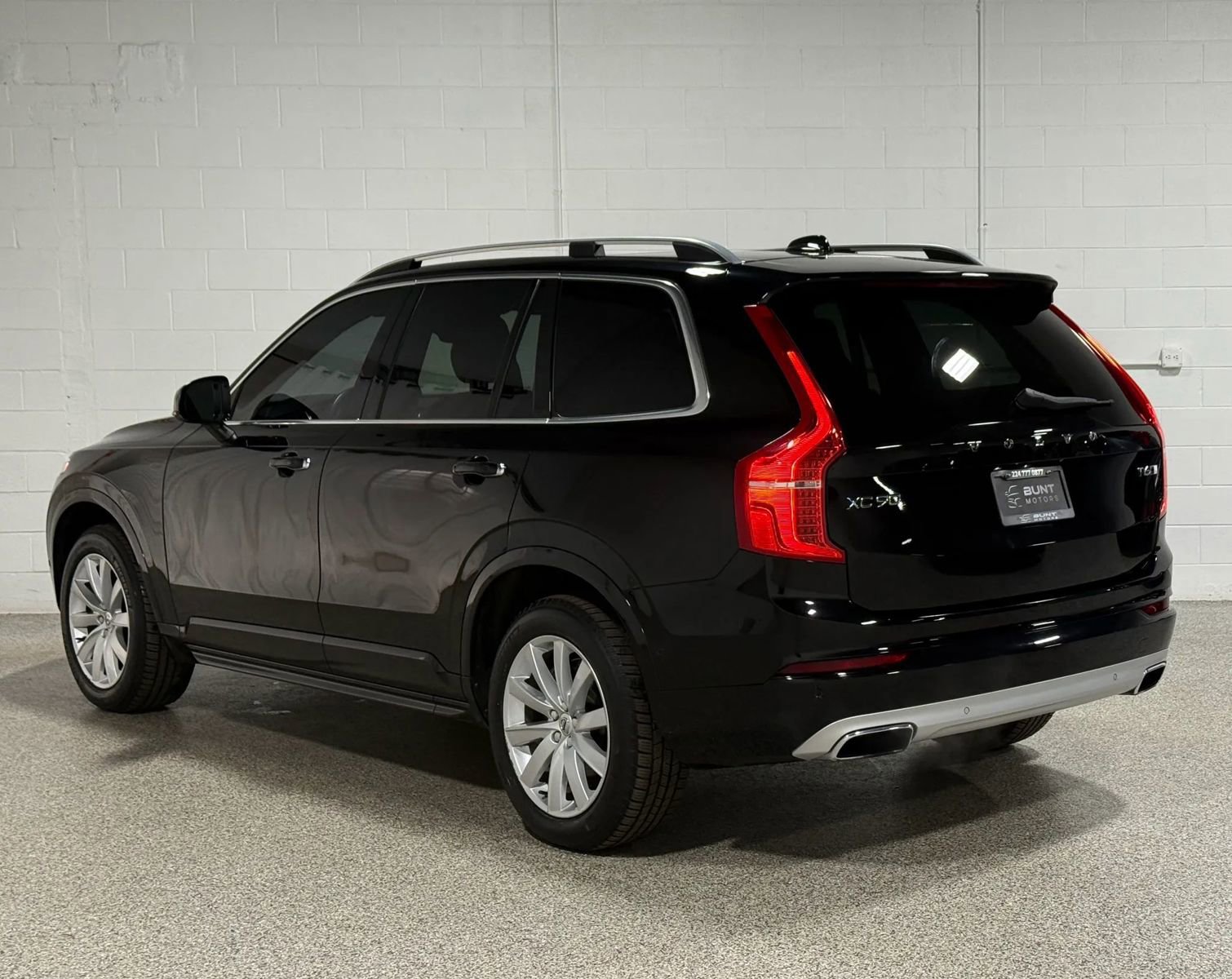 Used 2016 Volvo XC90 T6 Momentum w/ Momentum Plus Package AWD/4WD image 6
