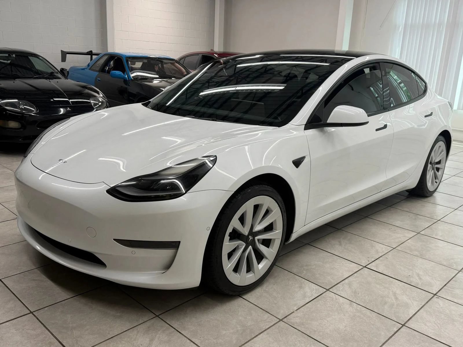 Used 2021 Tesla Model 3 Standard Range Plus RWD image 3