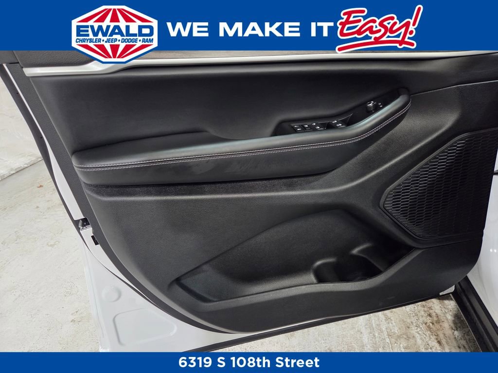 New 2026 Jeep Grand Cherokee Altitude image 15