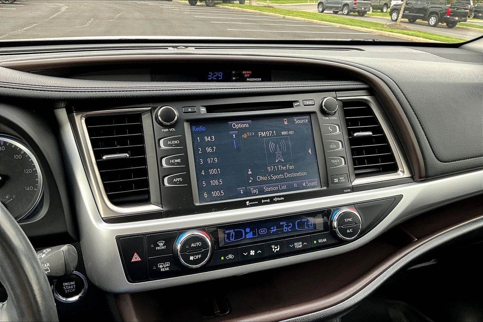 Used 2019 Toyota Highlander XLE image 15