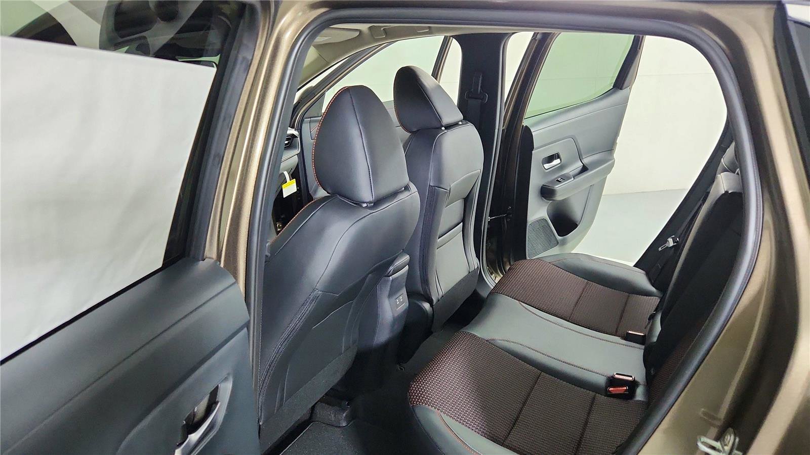 New 2026 Nissan Kicks SR w/ Cold Weather Package image 32