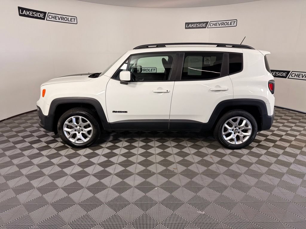 Used 2015 Jeep Renegade Latitude AWD/4WD image 3