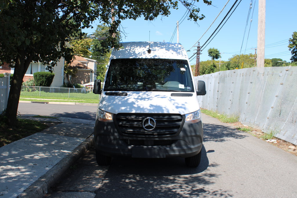 Used 2025 Mercedes-Benz Sprinter 2500 image 2