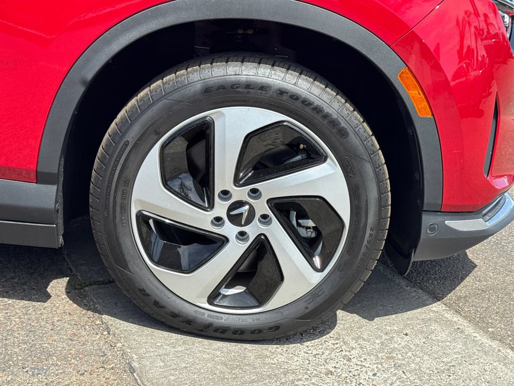 New 2025 VinFast VF 8 Eco AWD/4WD image 7
