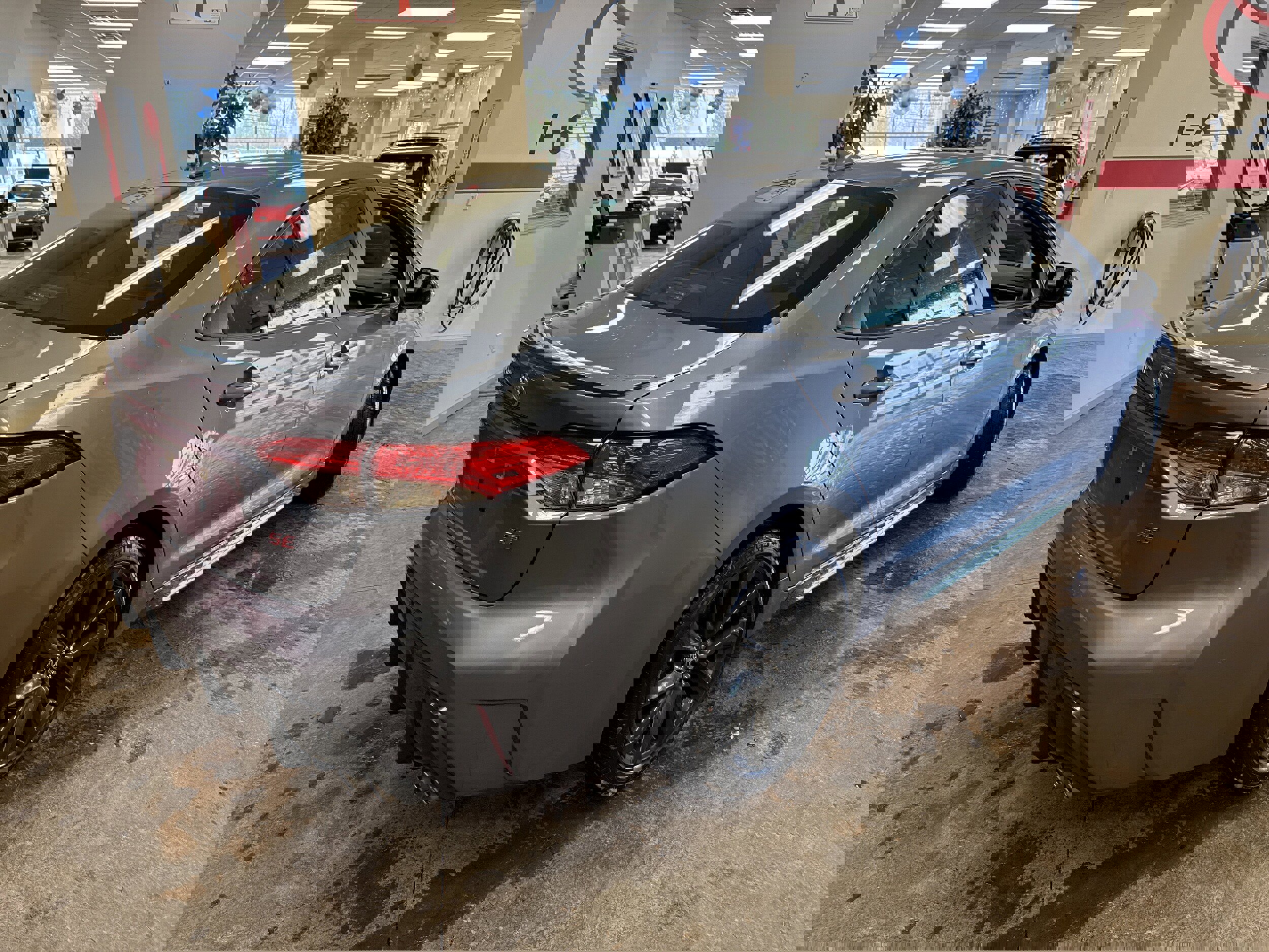 Used 2023 Toyota Corolla SE w/ Carpet Mat Package (TMS) image 9