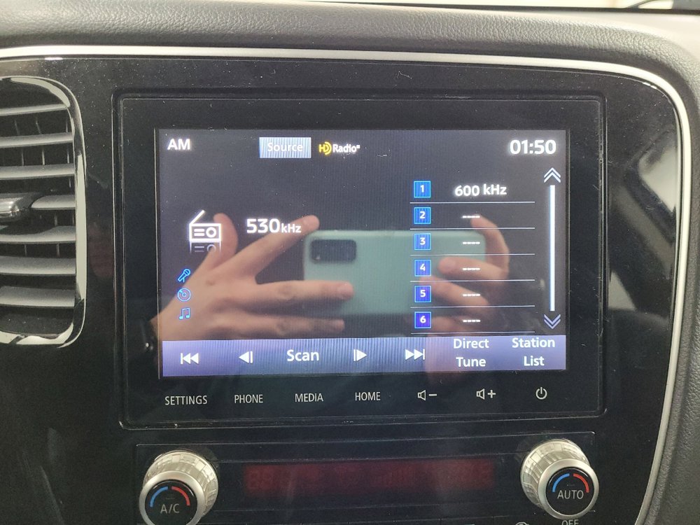 Used 2020 Mitsubishi Outlander SE image 25
